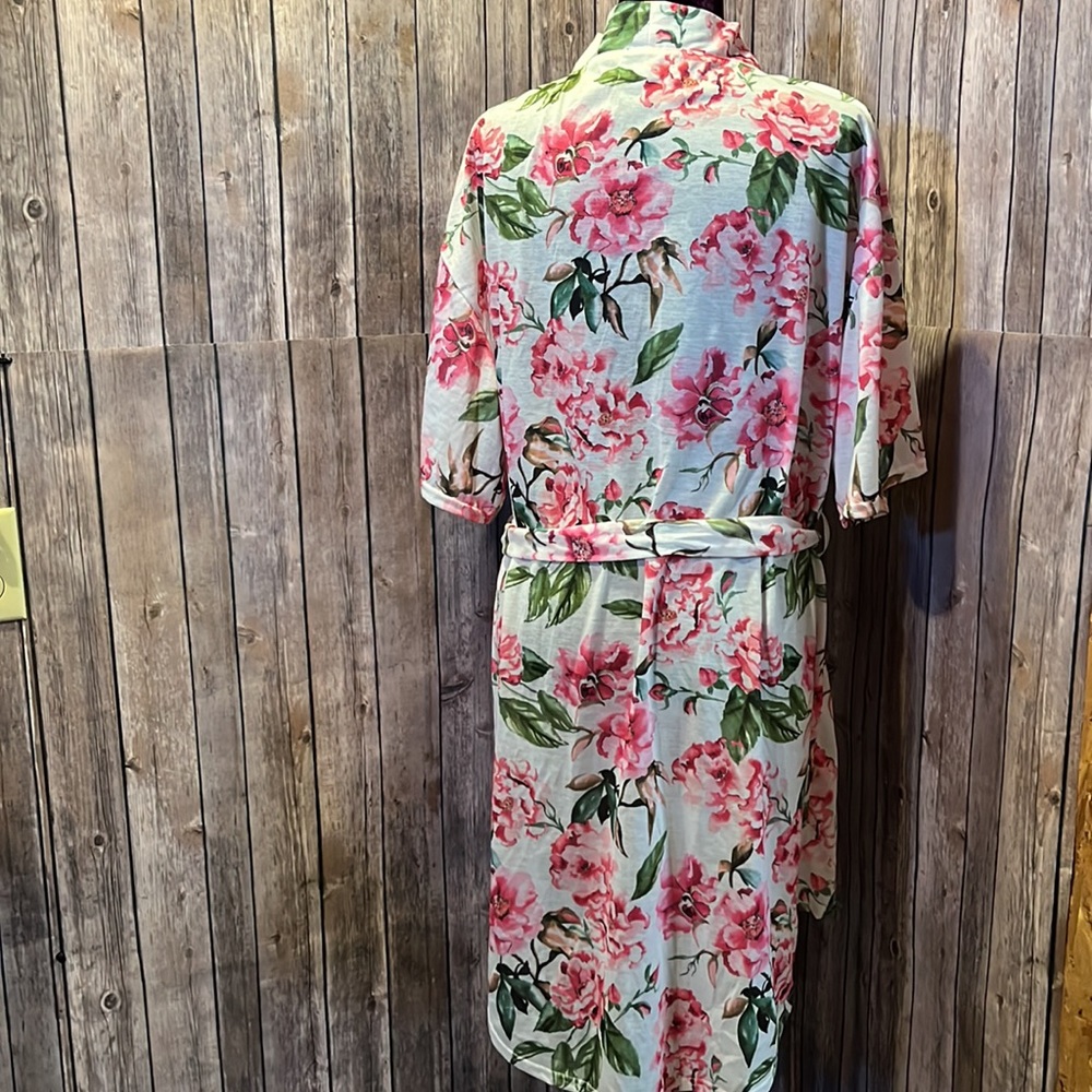 Show me your Mumu Brie robe. - Picture 6 of 8